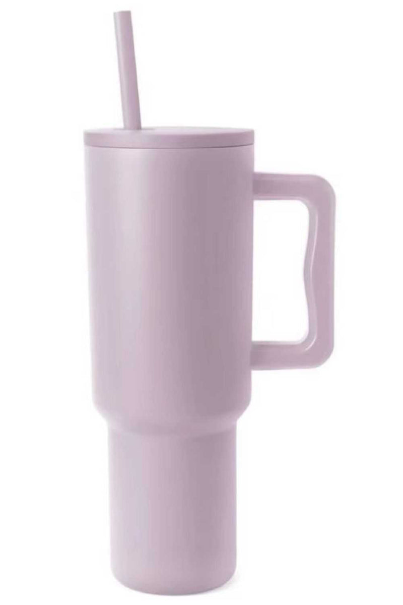 Monochromatic stainless steel tumbler with matching straw and ergonomic handle.