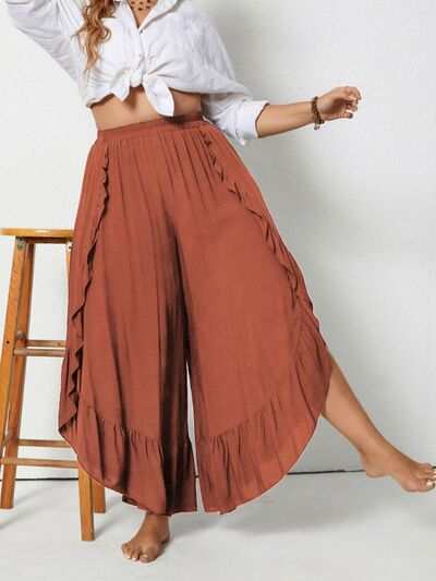 Plus size ruffled wide leg pants in brown with slits, made of 100% viscose.