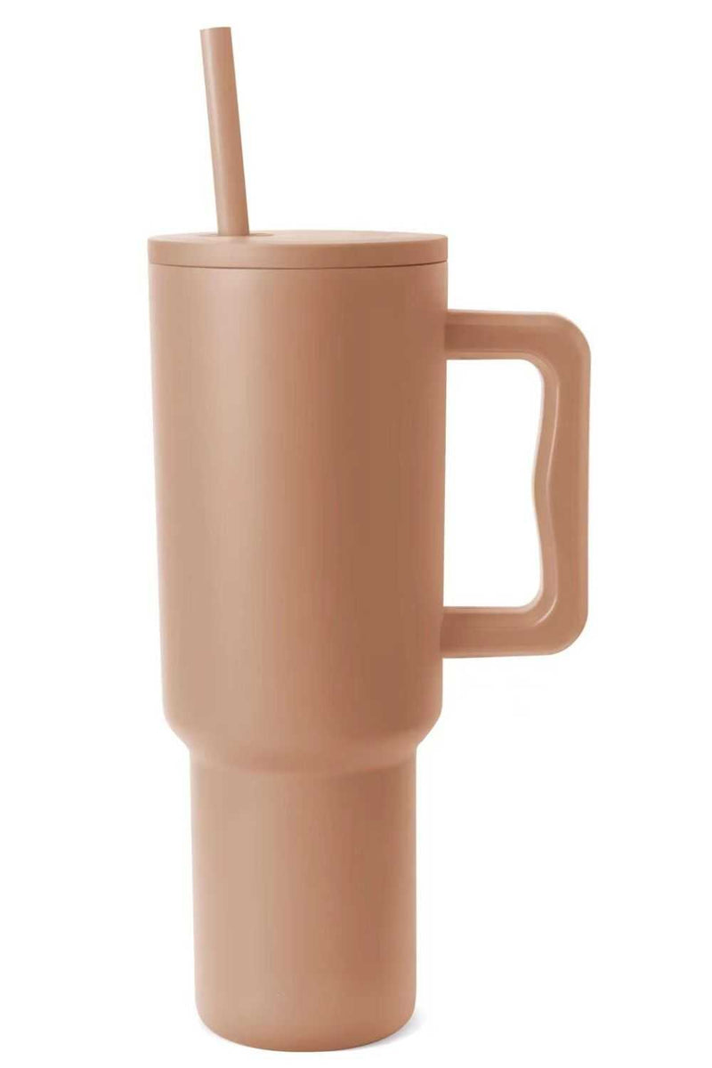 Monochromatic stainless steel tumbler with matching straw and handle.
