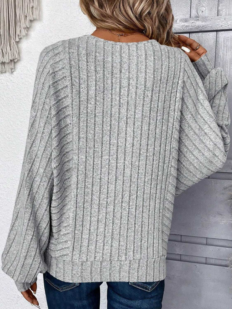 Plus size round neck batwing sleeve t-shirt in gray.
