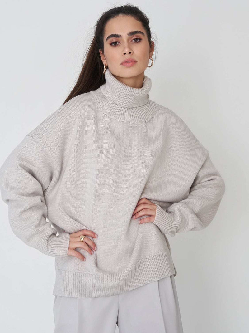 Turtleneck long sleeve sweater in light gray, basic style, slightly stretchy fabric.