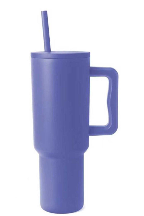 Monochromatic stainless steel tumbler with matching straw and handle.