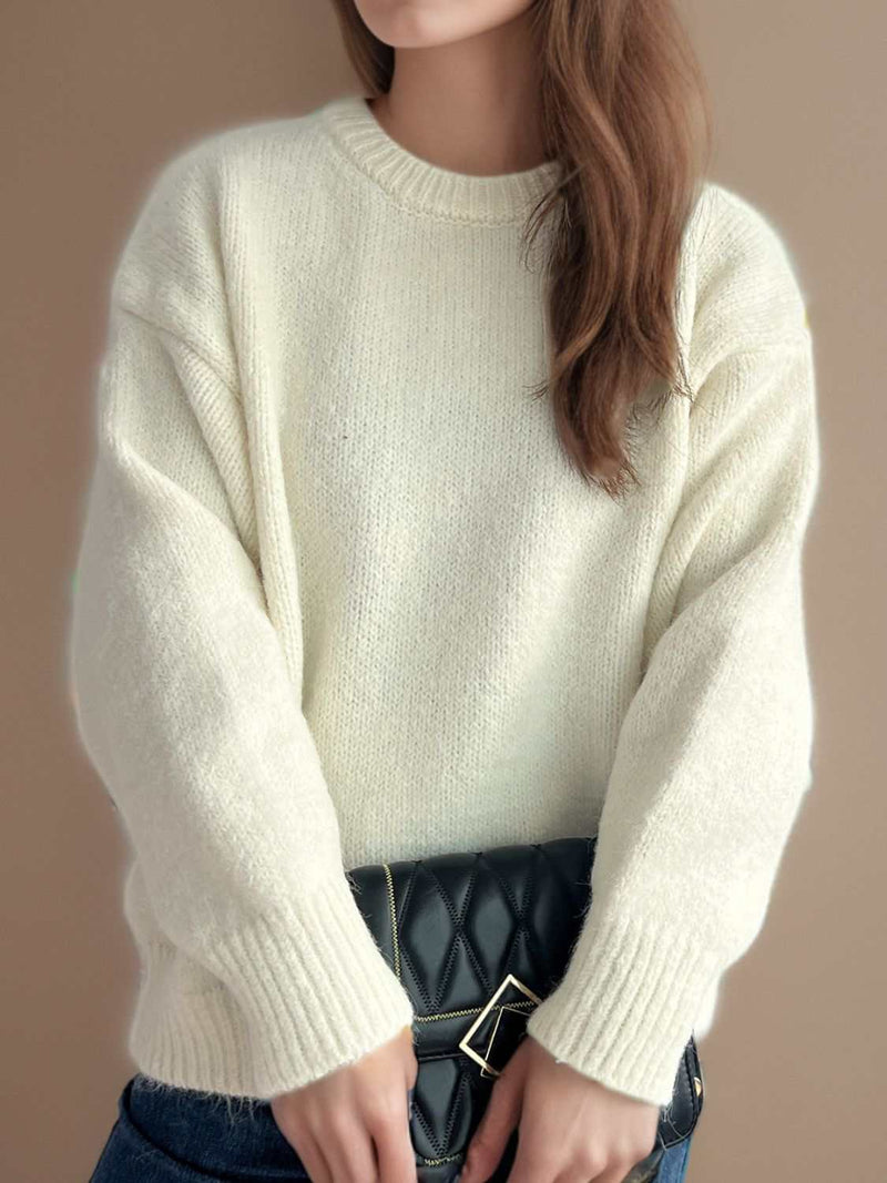 Cozy white round neck long sleeve sweater.