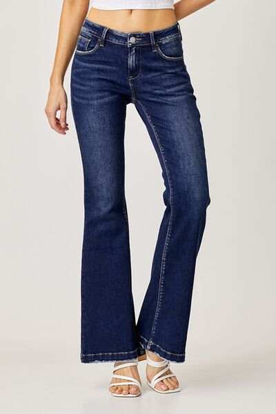 Low rise flare jeans with slight stretch and pocketed design.
