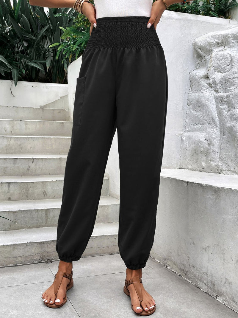 Smocked high rise joggers with pockets, basic style, black.