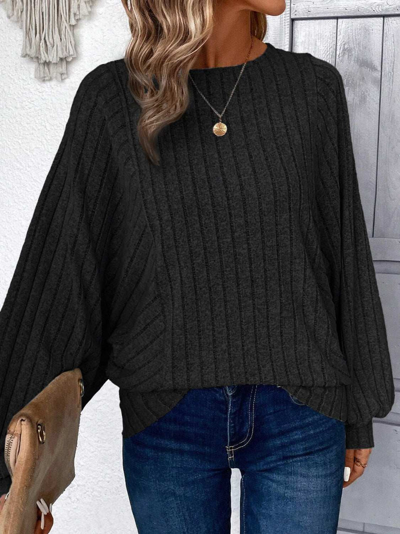 Plus size round neck batwing sleeve t-shirt in dark color.