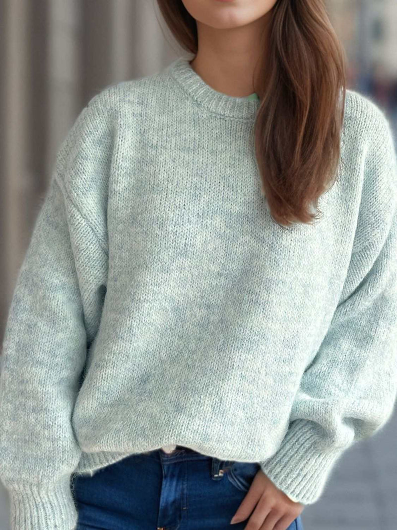 Cozy round neck long sleeve sweater in soft fabric.